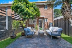 Unit 2/5 Woodford St Holland Park West QLD 4121 Australia