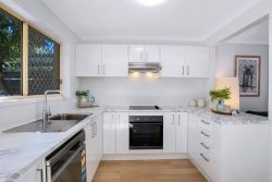 Unit 2/5 Woodford St Holland Park West QLD 4121 Australia