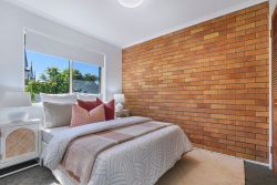 Unit 2/5 Woodford St Holland Park West QLD 4121 Australia