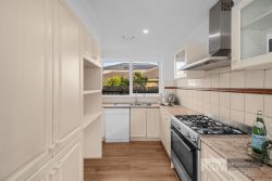 38 Gauntlet Ave Glen Waverley VIC 3150 Australia