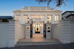 6 Glen Rd Toorak VIC 3142 Australia