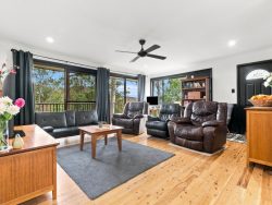 8 Hasluck Dr Watanobbi NSW 2259 Australia