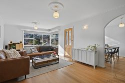 21 Henley St Lindisfarne TAS 7015 Australia