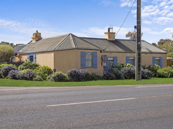 2 Douglas Ln Illowa VIC 3282 Australia