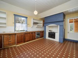 2 Douglas Ln Illowa VIC 3282 Australia