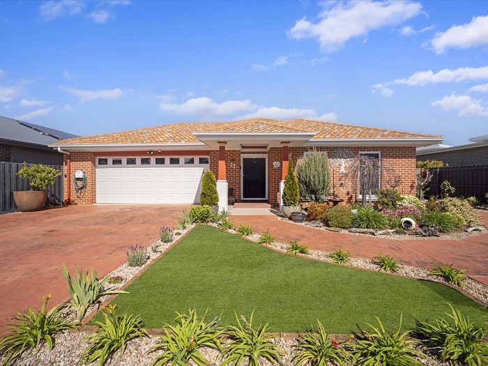 27 Grange Rd Warrnambool VIC 3280 Australia