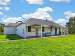 132 Mill St Mortlake VIC 3272 Australia
