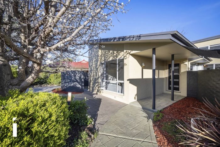 4 Ellen Pl Palmerston ACT 2913 Australia