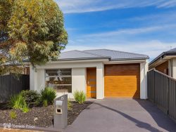 8 Inverness Ave Marion SA 5043 Australia