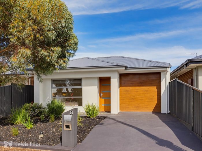 8 Inverness Ave Marion SA 5043 Australia