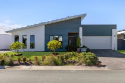 11 Jennifer St Nirimba QLD 4551 Australia
