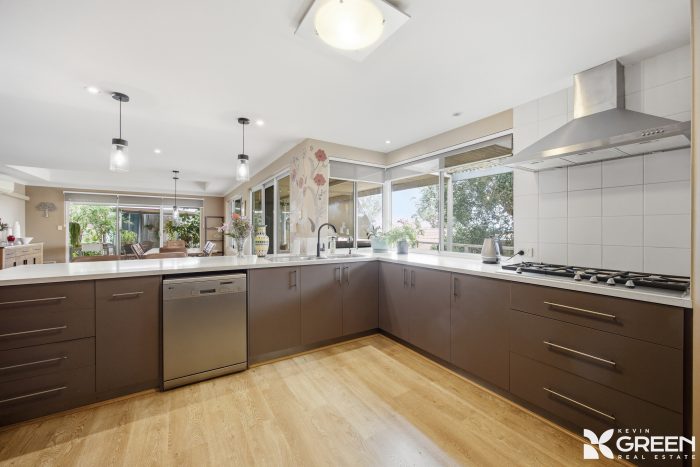 10 Kennett Pl Dawesville WA 6211 Australia
