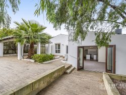 1 Ashley Dr Kelmscott WA 6111 Australia