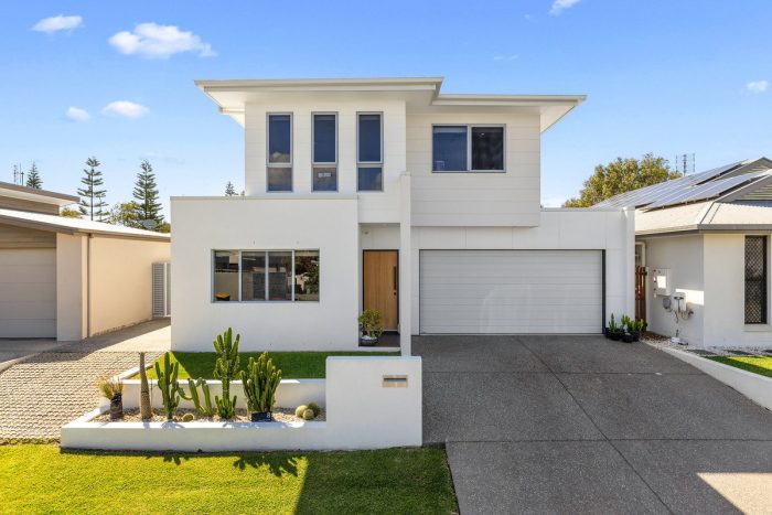 8 Mariner Ct Mountain Creek QLD 4557 Australia