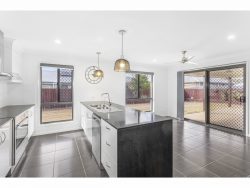 12 Stark Pl Gracemere QLD 4702 Australia