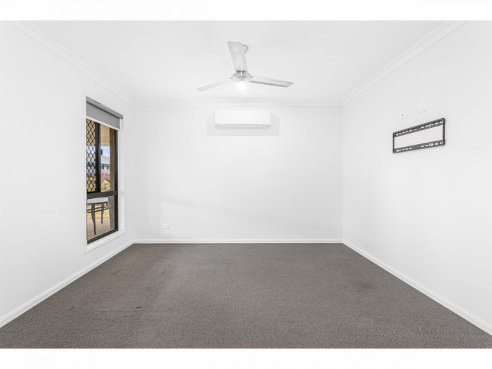 12 Stark Pl Gracemere QLD 4702 Australia