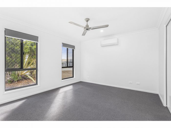 12 Stark Pl Gracemere QLD 4702 Australia
