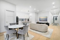 1654-1656 Malvern Rd Glen Iris VIC 3146 Australia