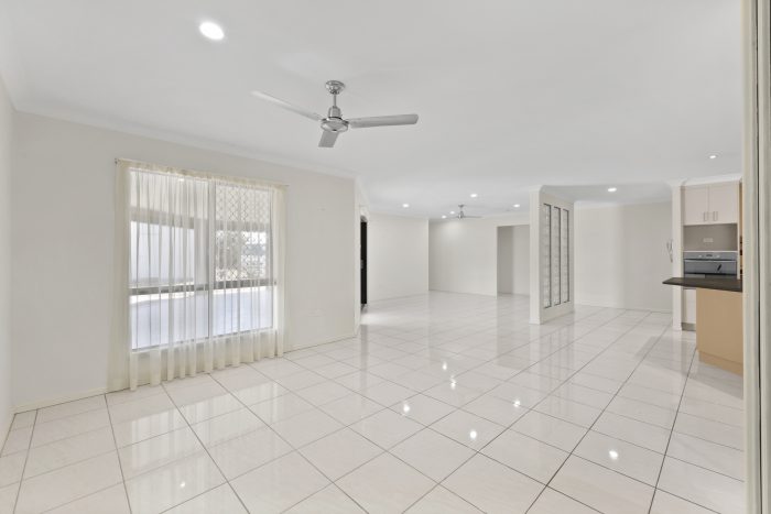48 Poulsen Dr Marian QLD 4753 Australia