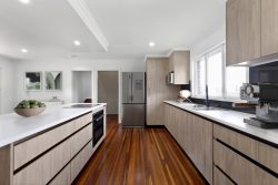 69 Barnes Rd Glenella QLD 4740 Australia