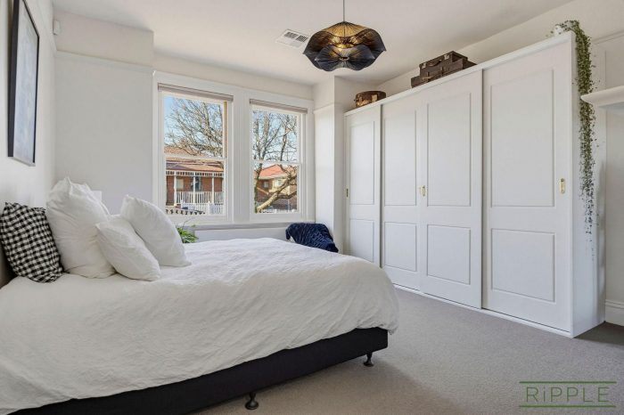 8 Roope St New Town TAS 7008 Australia