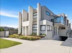 Unit 4/10 Sherbrook Ave Ringwood VIC 3134 Australia