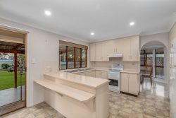 41 Rocklea Dr Southside QLD 4570 Australia