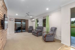 41 Rocklea Dr Southside QLD 4570 Australia