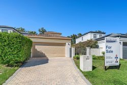 52 Woody Views Way Robina QLD 4226 Australia