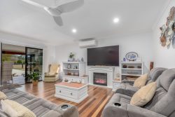 18 Harding St Kilkivan QLD 4600 Australia