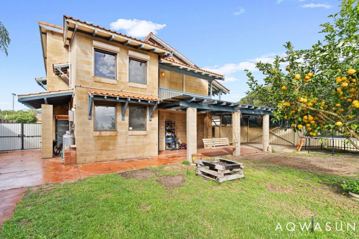 19 Tangadee Rd Golden Bay WA 6174 Australia