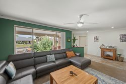 8 Kilchatten Crescent West Busselton WA 6280, Australia