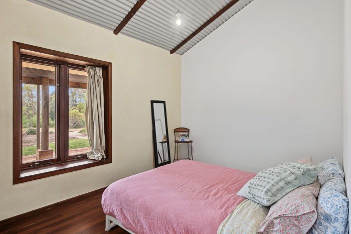 15 Lochinvar Pl Quindalup WA 6281, Australia