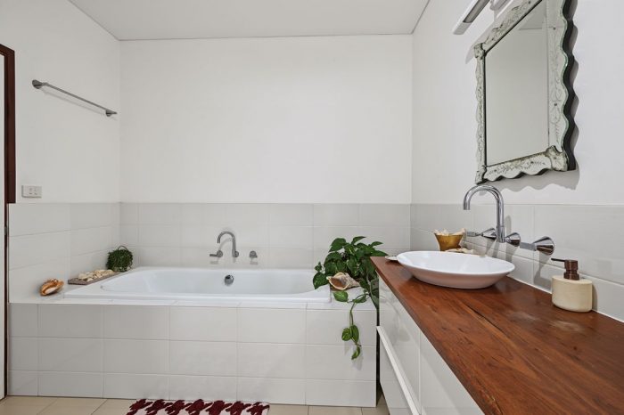 15 Lochinvar Pl Quindalup WA 6281, Australia