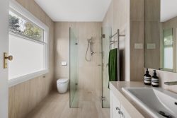 73 Alfred St Kew VIC 3101, Australia