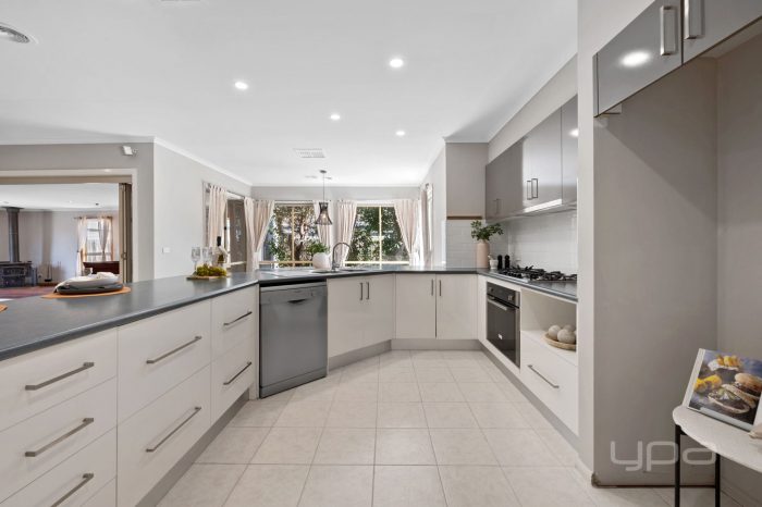 5 Archer Dr Kurunjang VIC 3337, Australia