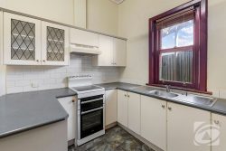 11 Barry St Hamley Bridge SA 5401, Australia
