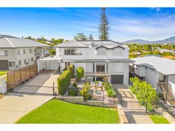 12 MacGregor St The Range QLD 4700, Australia