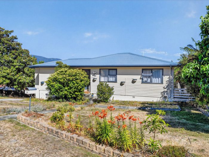 25 Begonia St Lindisfarne TAS 7015, Australia