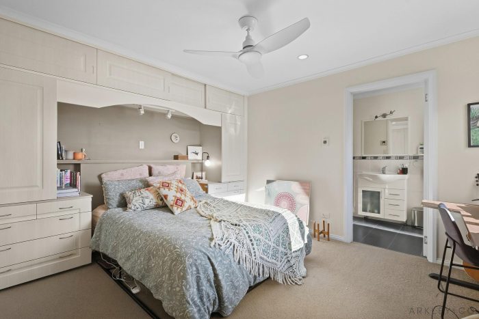25 Begonia St Lindisfarne TAS 7015, Australia