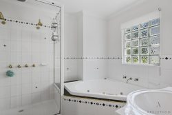 25 Begonia St Lindisfarne TAS 7015, Australia