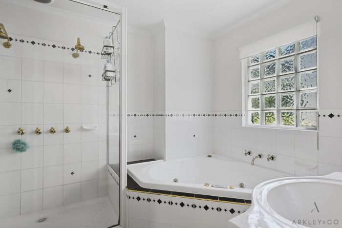 25 Begonia St Lindisfarne TAS 7015, Australia