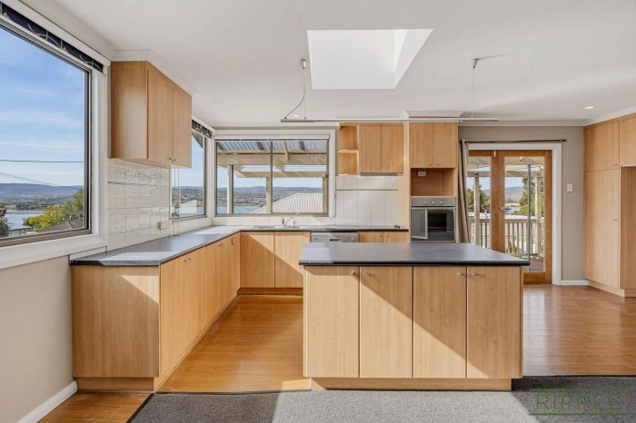 15 Bryant St Midway Point TAS 7171, Australia