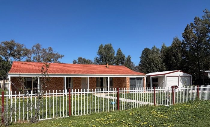 42 Castlereagh St Baradine NSW 2396, Australia