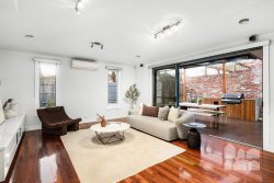 124 Chirnside St Kingsville VIC 3012, Australia