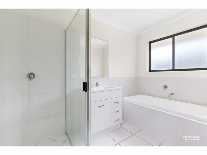 6 Georgia Dr Parkhurst QLD 4702, Australia