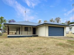 26 Edwards St Wondai QLD 4606, Australia