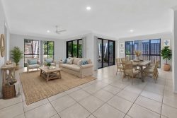 16 Frog Rock Crescent Reedy Creek QLD 4227, Australia