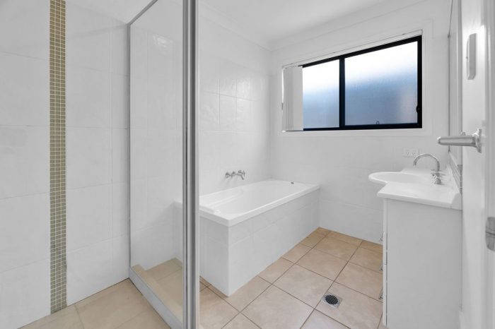 16 Frog Rock Crescent Reedy Creek QLD 4227, Australia