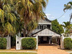 68 King Arthur Terrace Tennyson QLD 4105, Australia